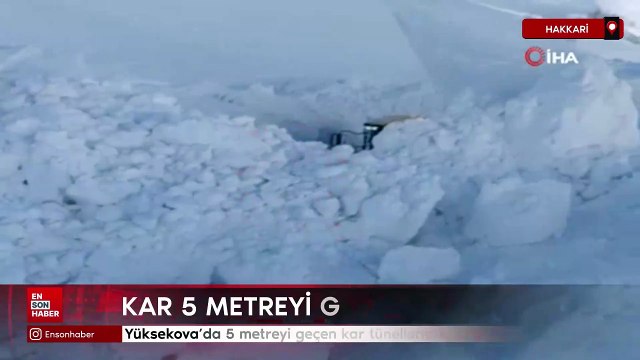 Yüksekova’da 5 metreyi geçen kar tünellerinde çalışma