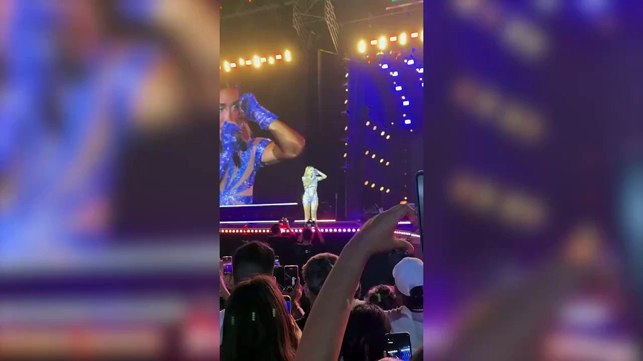 "Vamos a ayudar nosotros": María Becerra habló sobre los incendios en la Patagonia en la Fiesta de la Confluencia