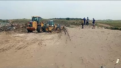 Buscan controlar un incendio en el basural de Monte Hermoso