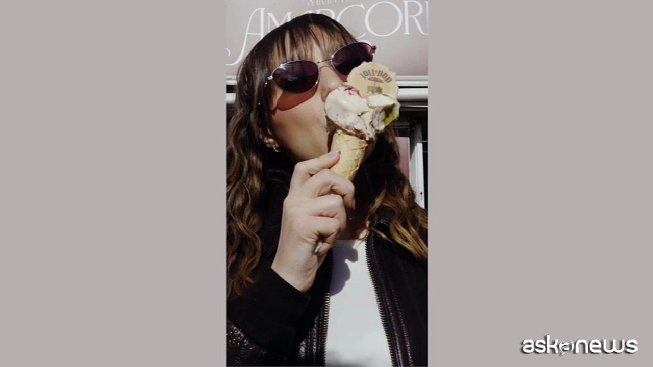 Sanremo, Sarah Toscano conquista con la dolcezza la Gelateria Amarcord