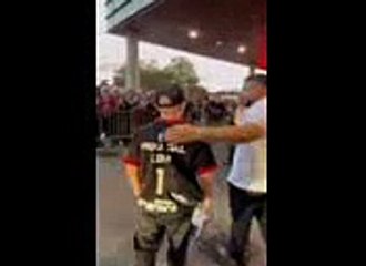 Loan et Cyril Baille à la sortie du bus du Stade Toulousain