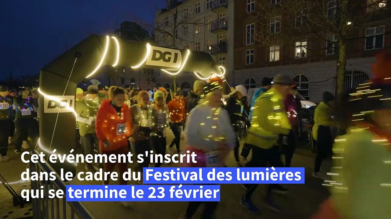 Copenhague: un millier de coureurs illuminent la capitale en portant des guirlandes