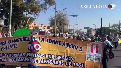 Comerciantes de mercados públicos toman las calles en megamarcha
