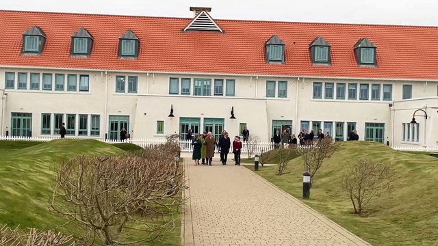 The King, Prime Minister and Deputy Prime Minister joined students in the various outdoor learning spaces at Nansledan School