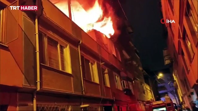 Yangına müdahale eden ekiplerin üzerine elektrik teli düştü