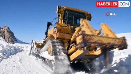 Şırnak'ta Karla Kaplı Yollar Açık Tutuluyor