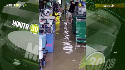 Hay carros hasta nadando! tormenta eléctrica dejó vías inundadas