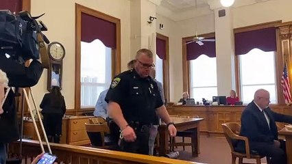 Salman Rushdie “peligrosamente cerca” de ser asesinado, dice acusación en juicio en Nueva York