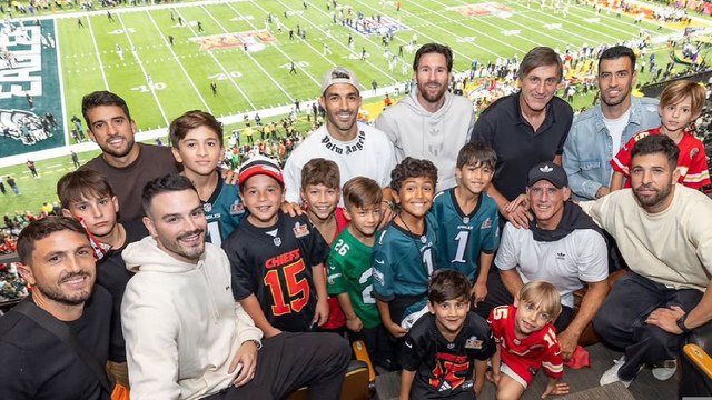 Messi steals the spotlight at the Super Bowl // LaLiga heats up as Barcelona closes in on Real Madrid // Santi Giménez, AC Milan’s new star