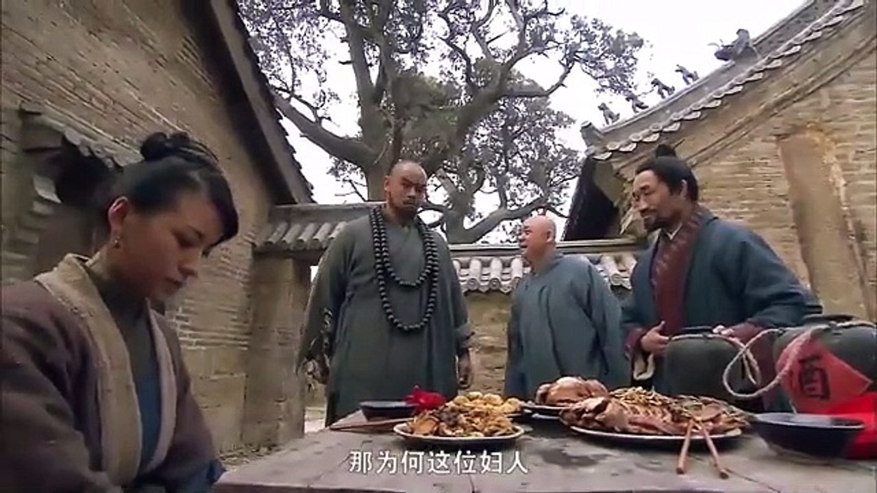 Film Kung Fu Seorang master membuat marah tahanan, yang dengan mudah mengalahkannya dengan keterampilannya