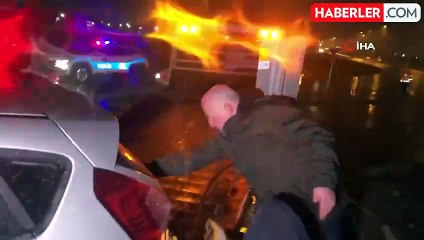 Alkollü Sürücü Refüje Çıktı, Tabelaları Devirip Yaralanmaktan Kurtarıldı