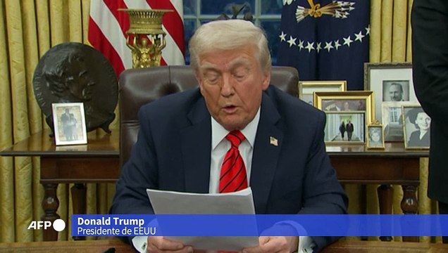 Trump firma decretos que imponen aranceles aduaneros al acero y al aluminio