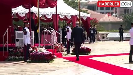 Cumhurbaşkanı Erdoğan, Malezya Başbakanlık Ofisi'nde resmi törenle karşılandı