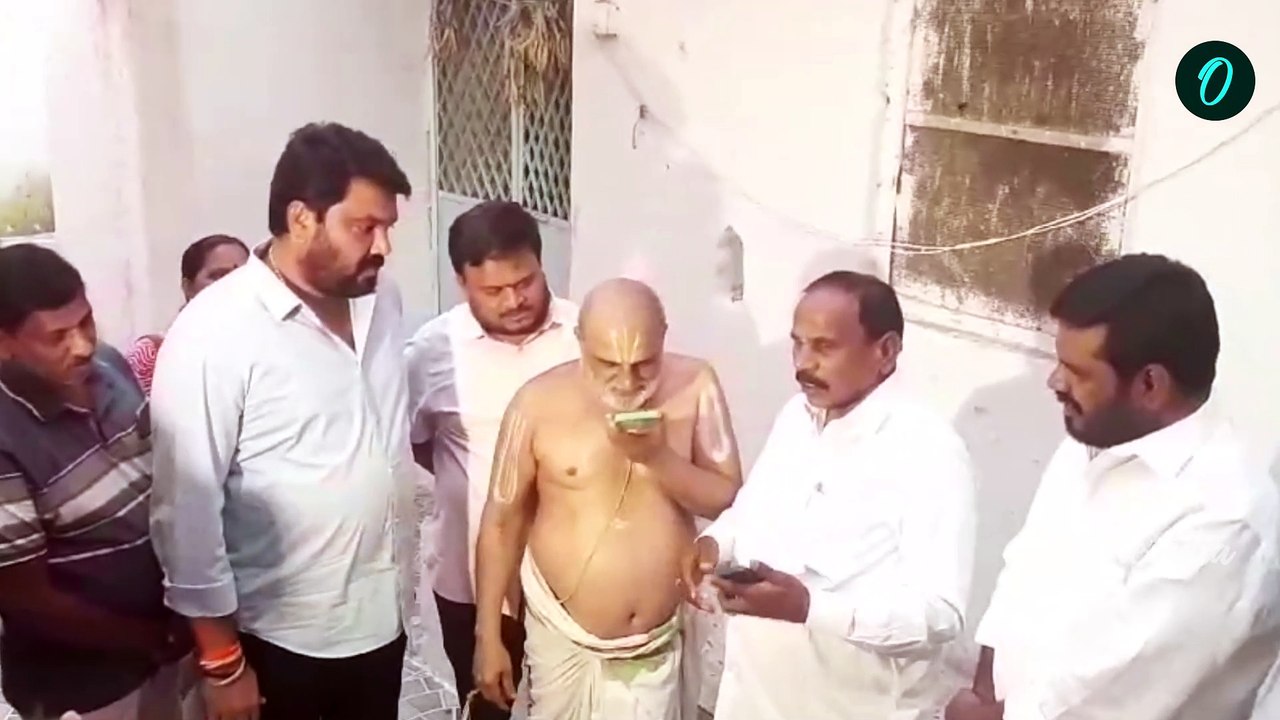 Rangarajan, CM Revanth  Reddy: రంగరాజన్ ను పరామర్శించిన సీఎం రేవంత్ రెడ్డి |Oneindia Telugu