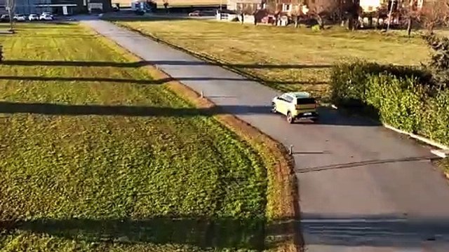 Fiat Grande Panda La Prima in Limone Yellow Driving Video