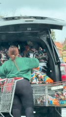 Una pareja compra cientos de bolsas de Cheetos y todo el mundo se hace la misma pregunta