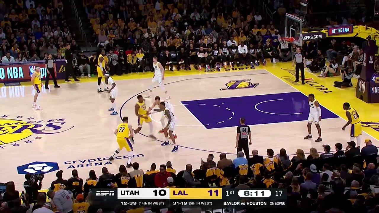 Doncic's first bucket as a Lakers player