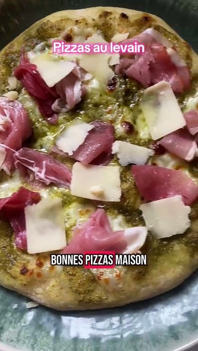 Certainement les meilleures pizzas réalisées. La croûte était bien aérée, un vrai bonheur ! #pizza #levain #sourdough
