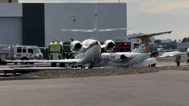 Muere una persona tras chocar el jet privado del cantante Vince Neil con otro avión