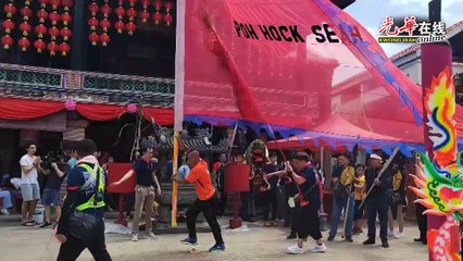 宝福社大伯公请火 暴冲出庙续燃百年传统