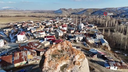 Ay ve yılan şekilleri var: Bir şehir bu efsaneyi konuşuyor! Bir kadın sırtında taşıdı!