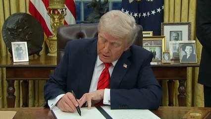 Trump signe des décrets imposant des droits de douane sur l'acier et l'aluminium
