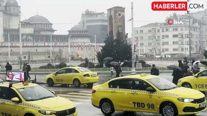 Taksim'de Kar Yağışı Başladı