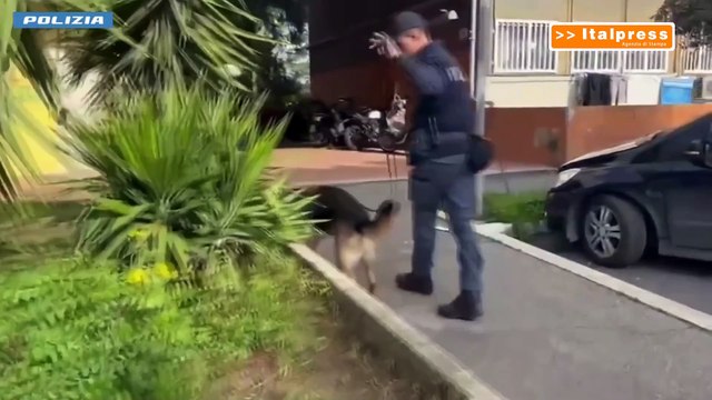 Roma, blitz antidroga a Tor Bella Monaca, 8 in manette