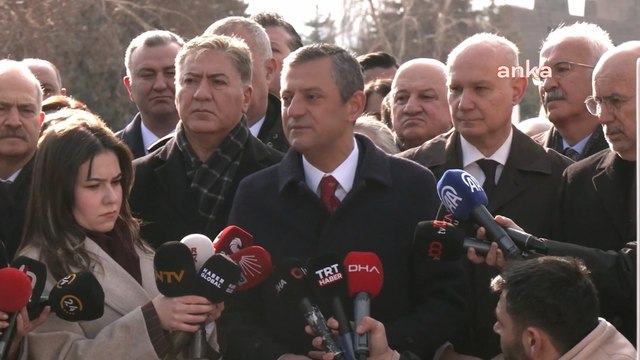 Deniz Baykal'ı anma töreninde bir kişi eksikti!