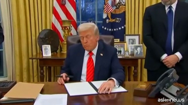 Trump firma i dazi su alluminio e acciaio: Make America rich again