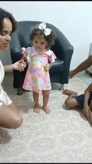Menina baleada na cabeça no Rio recebe alta