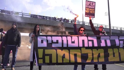 Esir takası anlaşmasının sürdürülmesini isteyen İsrailliler, protesto gösterisi düzenledi