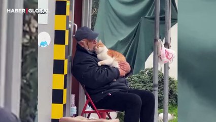 İzmir’de bir taksi durağı önünde çekilen bu görüntüler sosyal medyada viral oldu