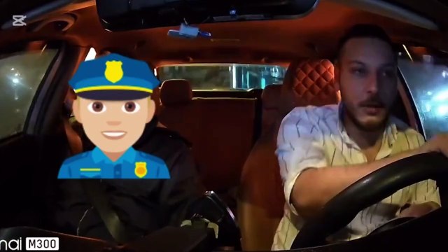 Trafik kurallarını alt üst eden taksici aracındaki müşteri polis çıkınca neye uğradığını şaşırdı!