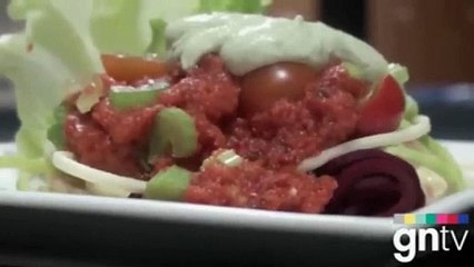 Dubai chef tries raw food