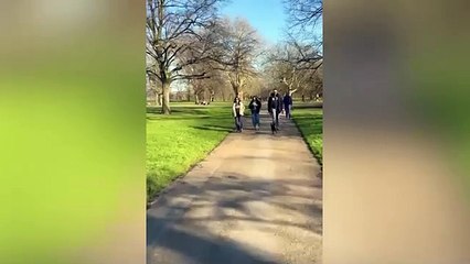 Robbie Williams walks through busy park - and no one recognises him