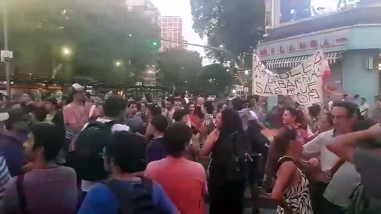 Gremios que representan al sector científico e investigadores autoconvocados participaron de una asamblea en el Polo de Palermo