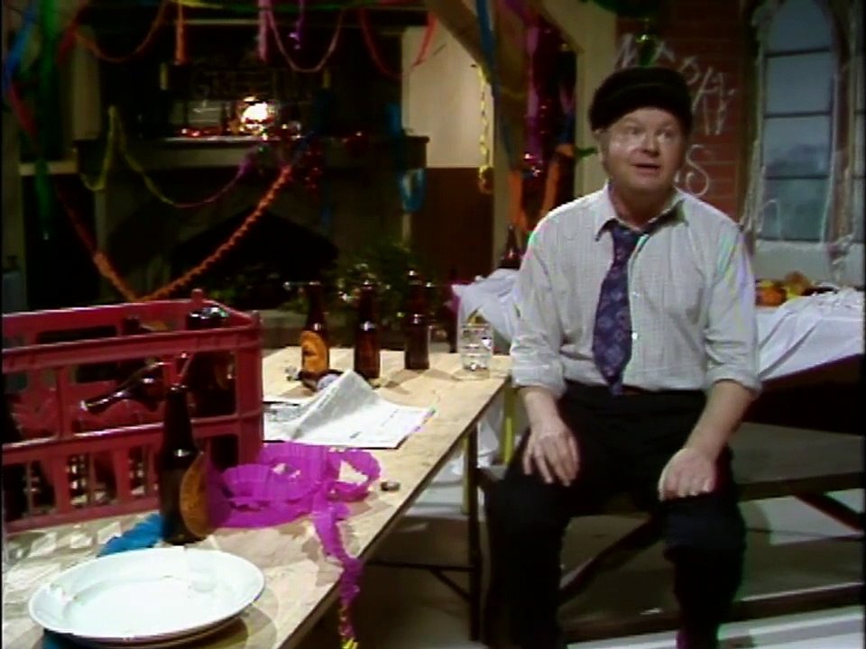 Benny Hill - The Christmas Booze-Up (1972)