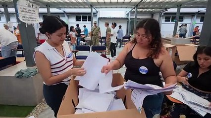 Noboa denuncia "irregularidades" en escrutinio de las presidenciales de Ecuador