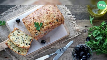 Cake salé au jambon, fromage et olives