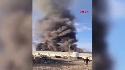 Hatay'ın Dörtyol ilçesinde şantiye işçilerinin yatakhanesi yandı