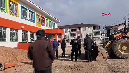 Bursa'da maaşları ödenmeyen işçiler çatıya çıktı!