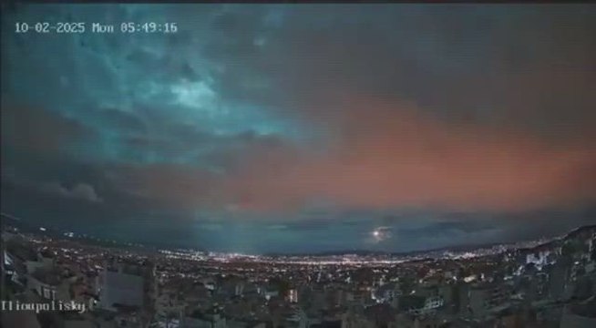 Un meteorito ilumina el cielo de Atenas ante la incredulidad de todos los vecinos