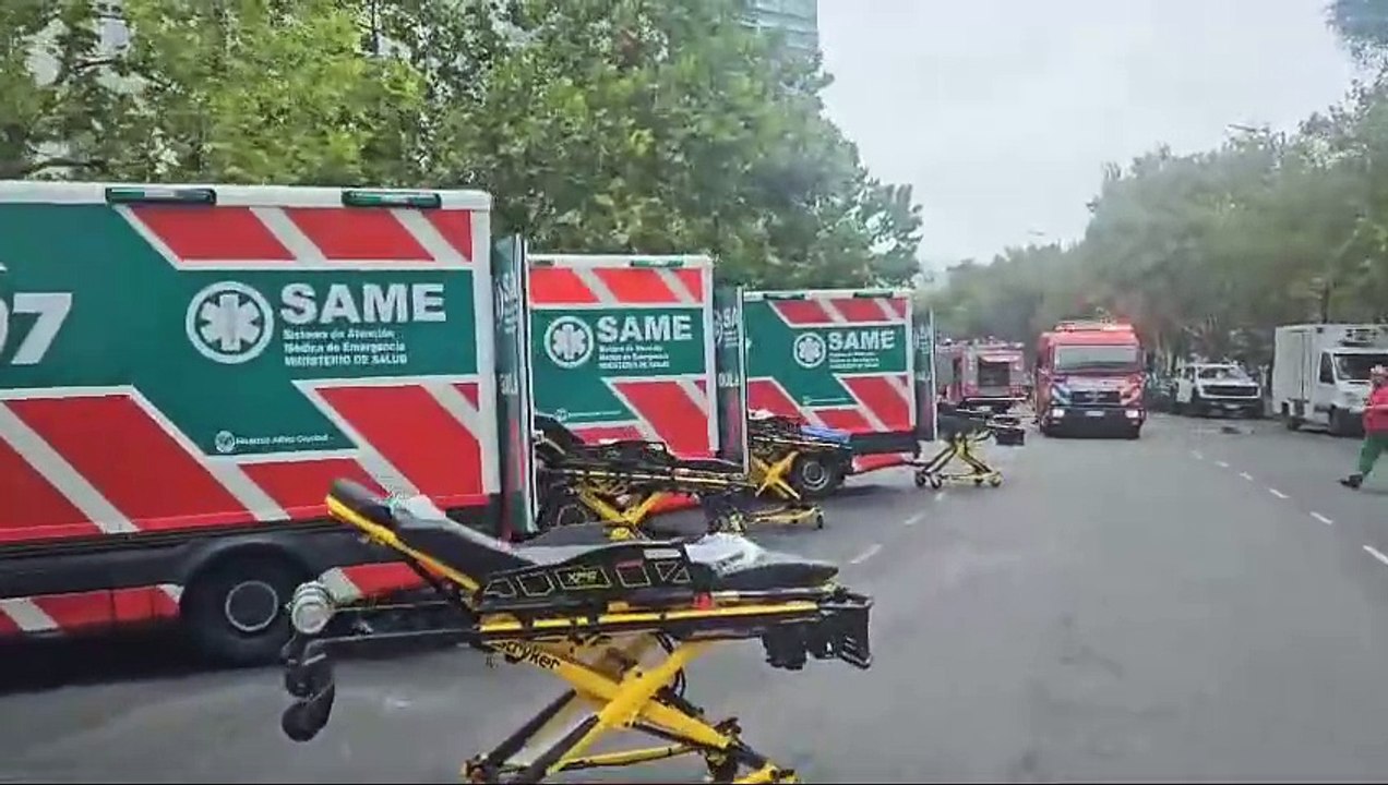 Más de 30 ambulancias del SAME socorren a los v...