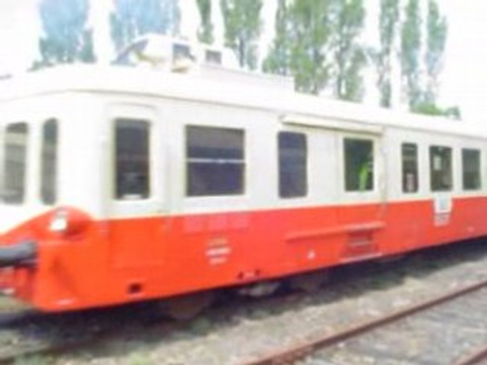 Autorail Picasso en gare d'Arques