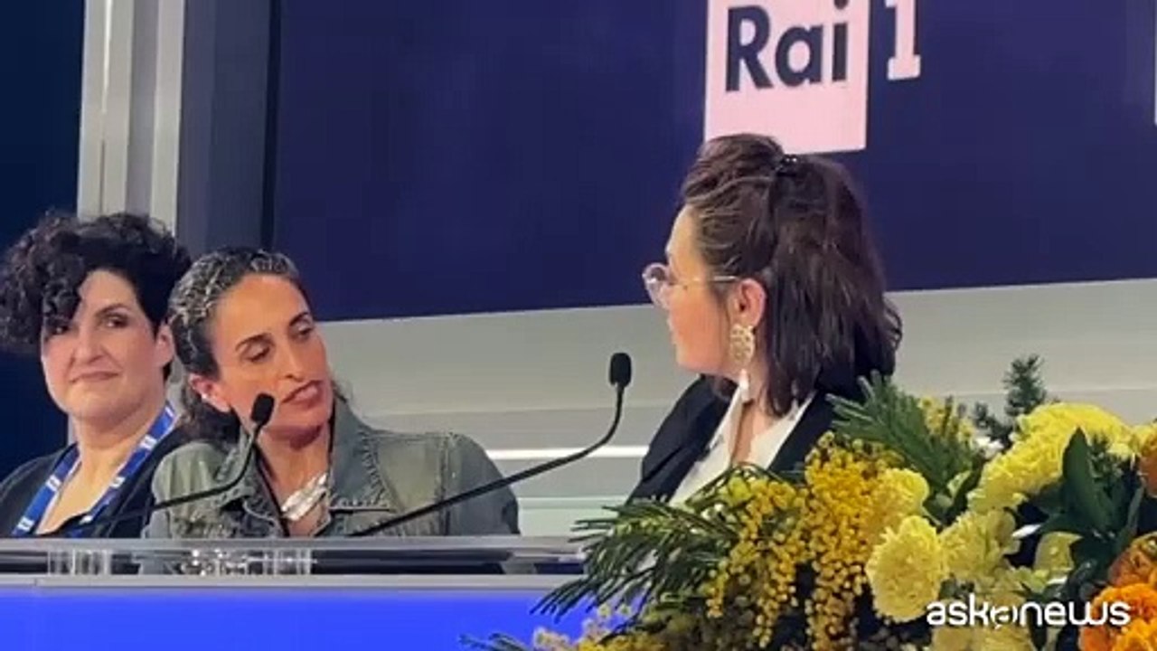 Sanremo Noa e Mira Awad cantano a cappella in sala stampa