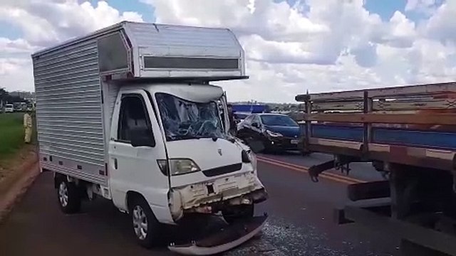 Caminhoneiro fica ferido em acidente na rodovia BR-277, em Cascavel