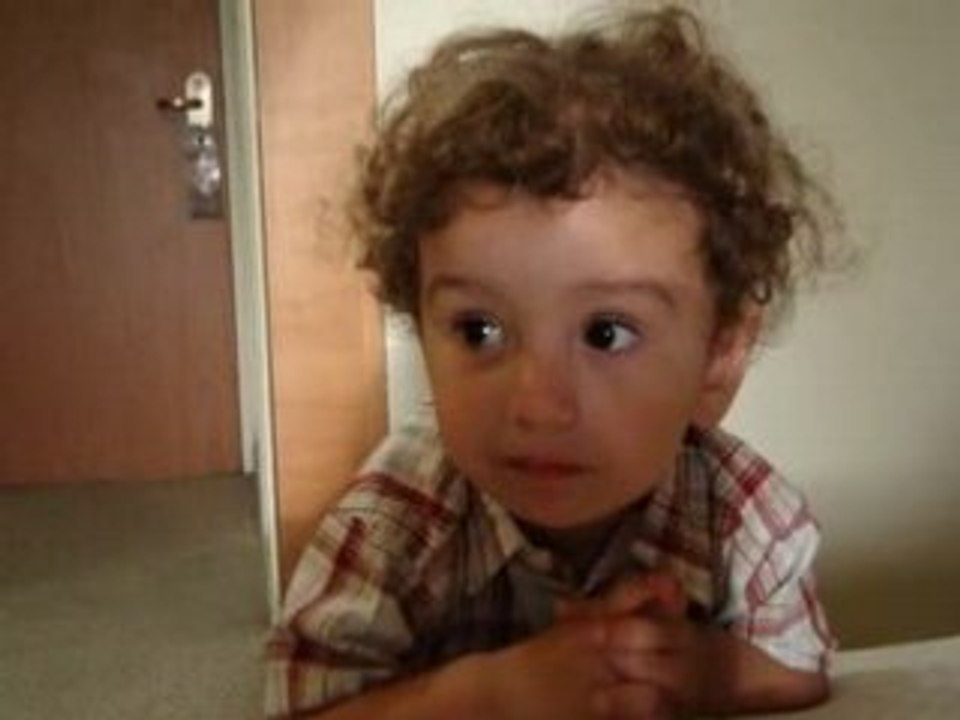 yair 2 ans avant chabat a l'hotel