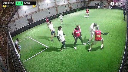 Freshfields - Bctg 11/02 à 20:43 - Football Terrain 4 (LeFive P18)