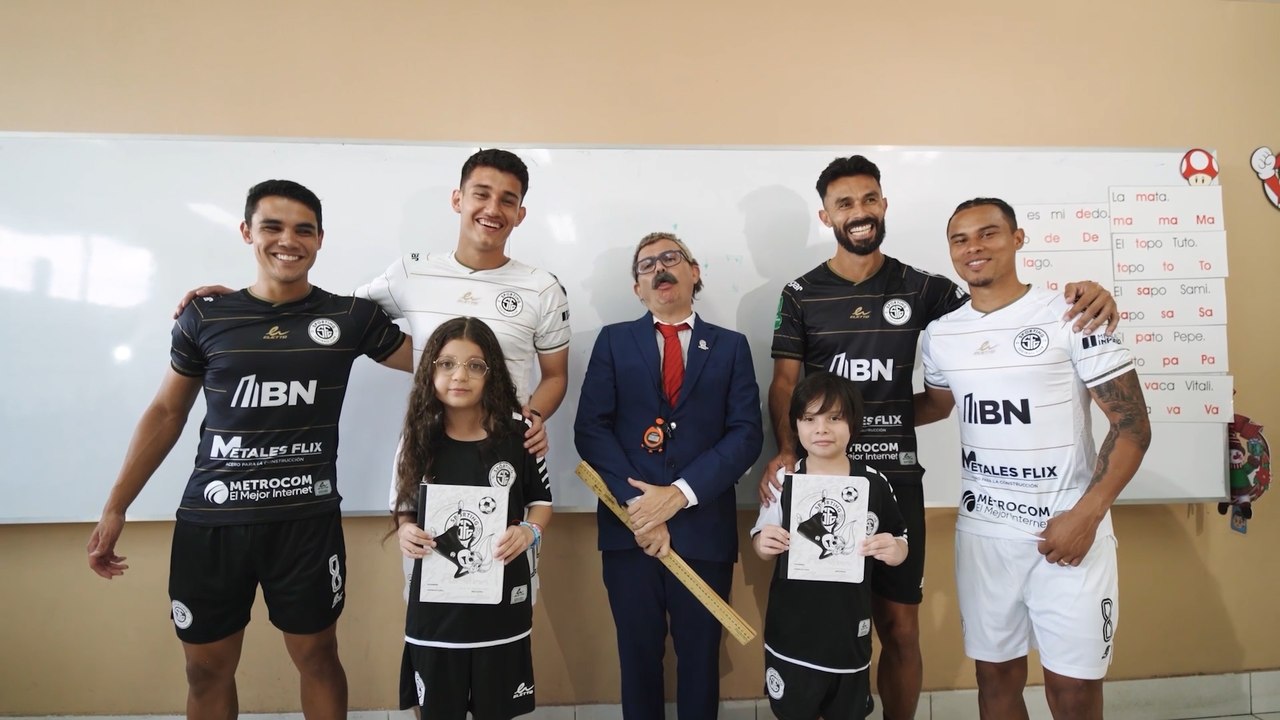 ext- Nuevo Uniforme de Sporting FC-110225